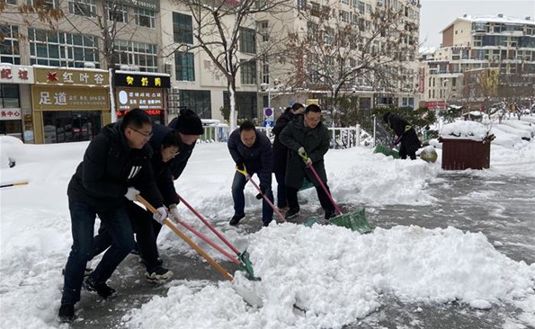 以動(dòng)制“凍”，溫暖護(hù)行——威海產(chǎn)投集團(tuán)開展清雪行動(dòng)